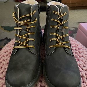 BOY’S BNWOT Highland Creek Boots, size 7!